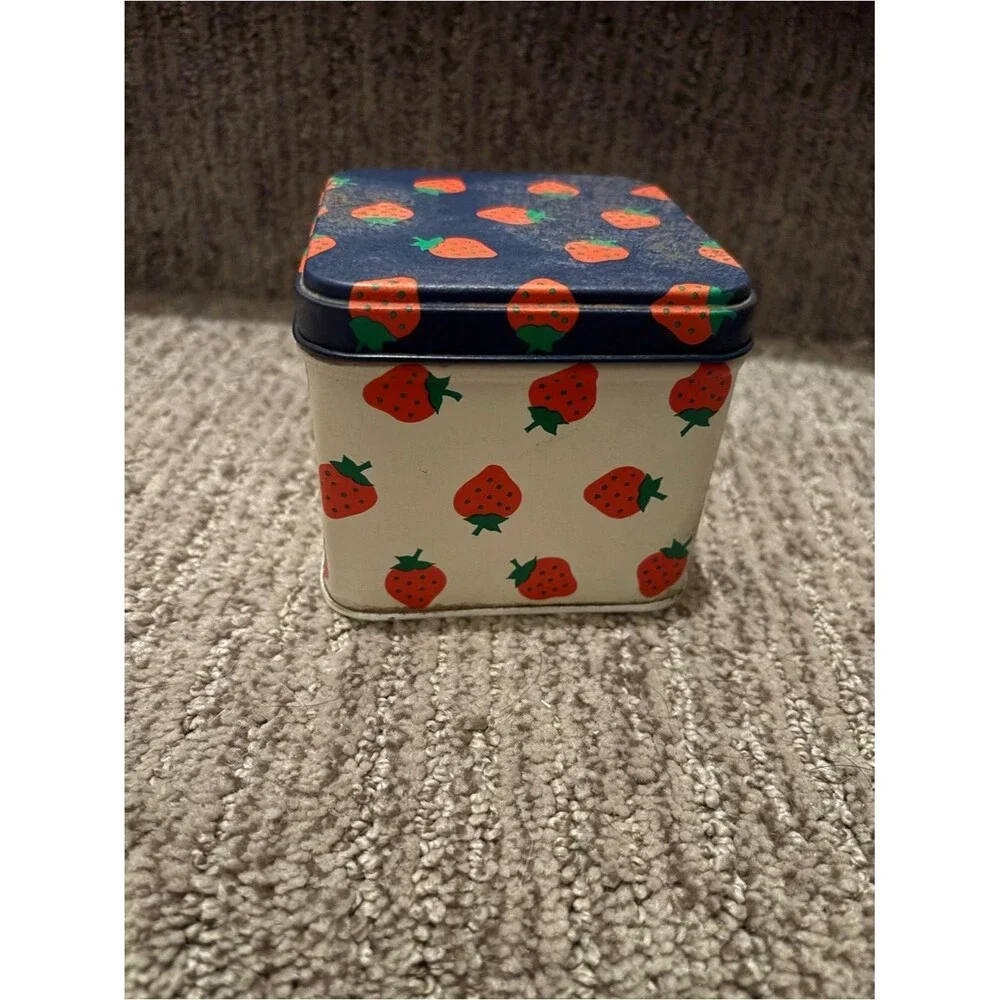 Potpourri Press vintage Tin with Coasters